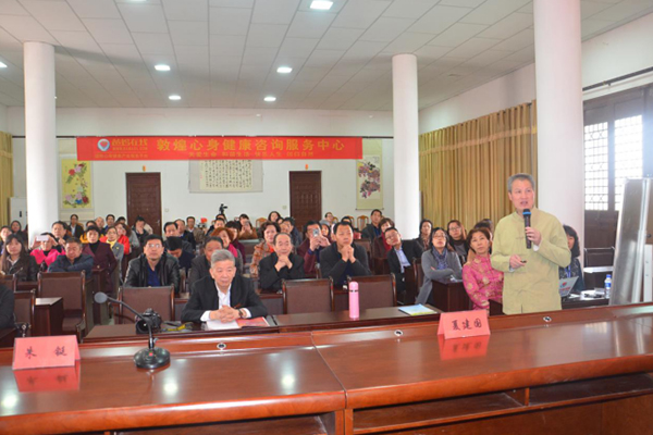 家長是原件，孩子是復(fù)印件——爸媽在線走進甘肅省敦煌市為家長、學(xué)生、企業(yè)家們帶來健康之道講座